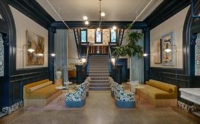 Marqueen Hotel - Newly Renovated
